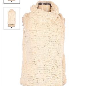 Alya Faux Fur Vest in Ivory Size Small